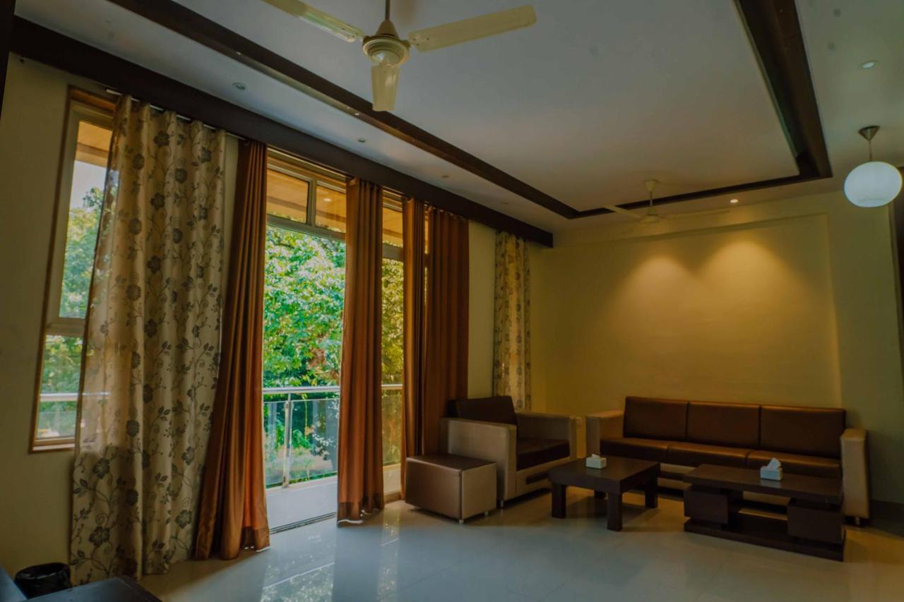 The Oak Woods Hotel Mahābaleshwar Buitenkant foto