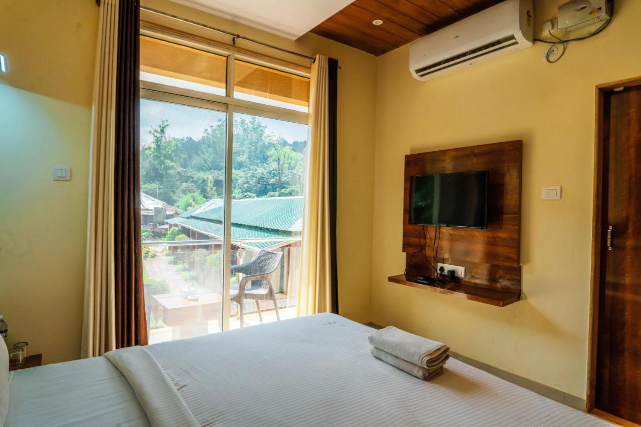 The Oak Woods Hotel Mahābaleshwar Buitenkant foto