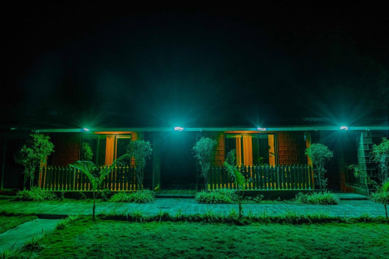 The Oak Woods Hotel Mahābaleshwar Buitenkant foto