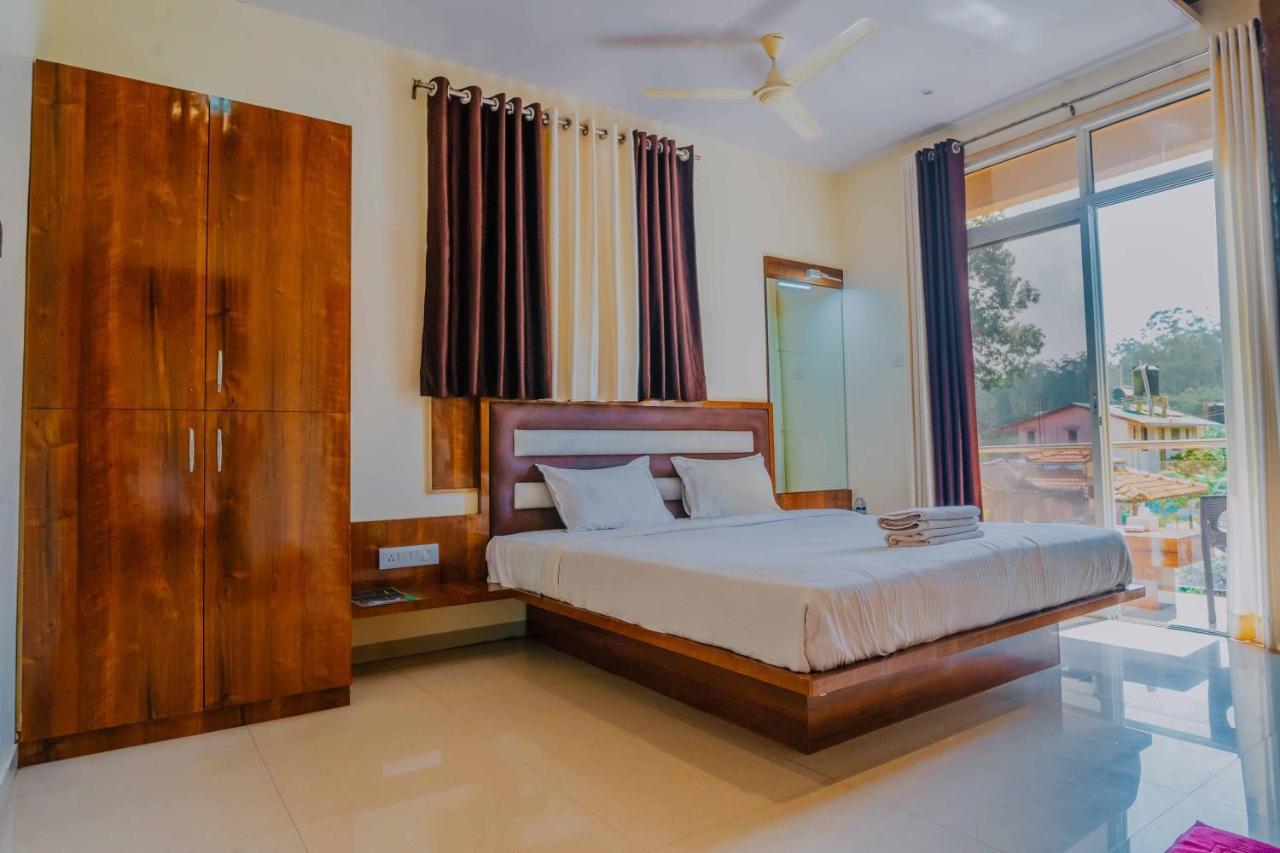The Oak Woods Hotel Mahābaleshwar Buitenkant foto
