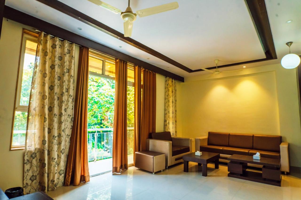 The Oak Woods Hotel Mahābaleshwar Buitenkant foto