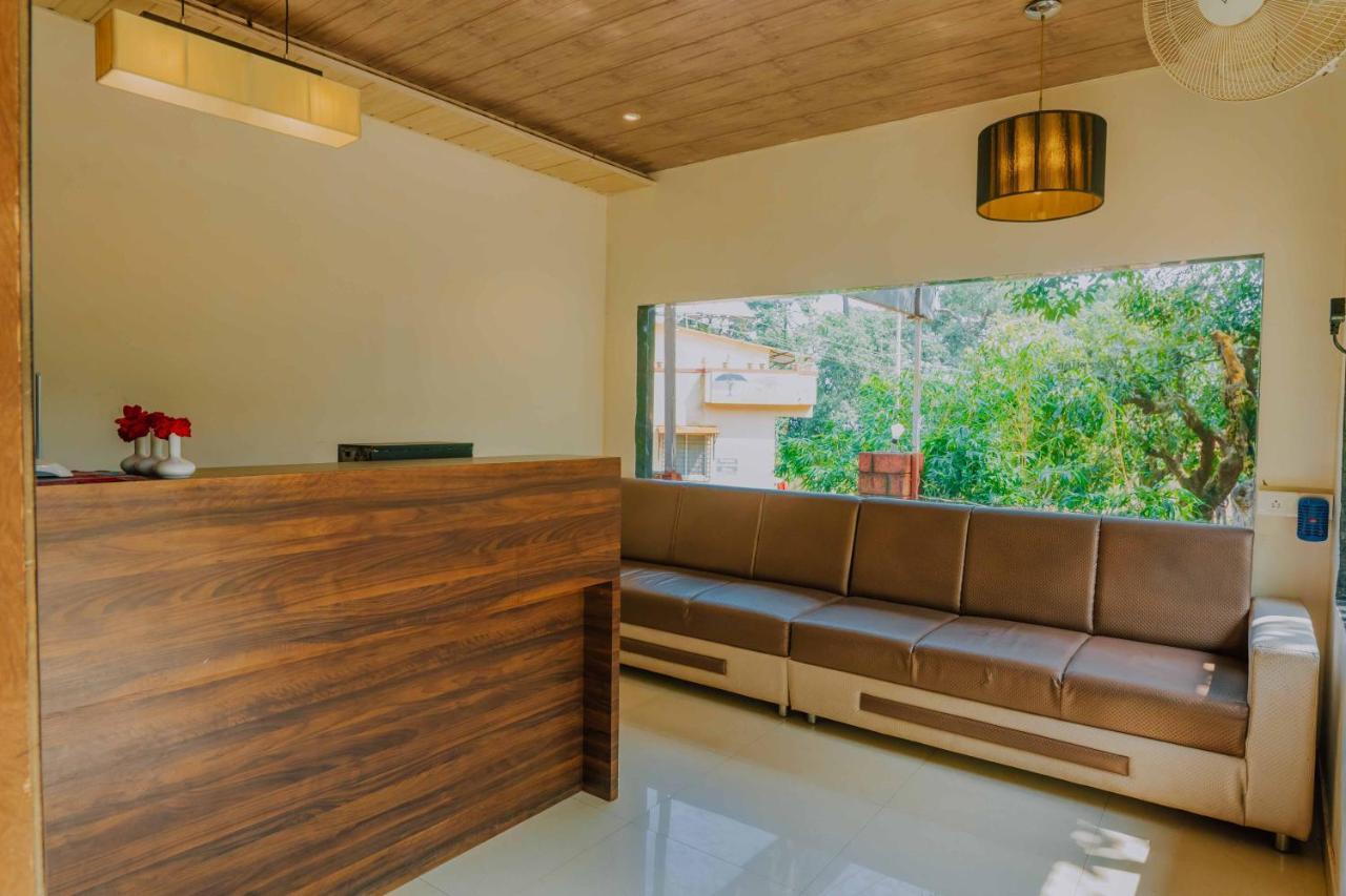 The Oak Woods Hotel Mahābaleshwar Buitenkant foto