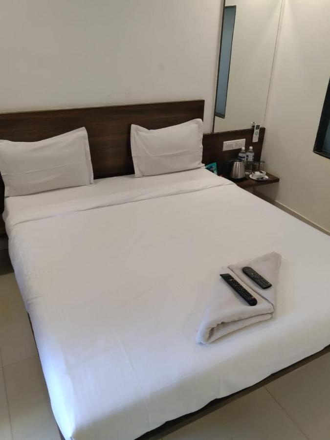 The Oak Woods Hotel Mahābaleshwar Buitenkant foto